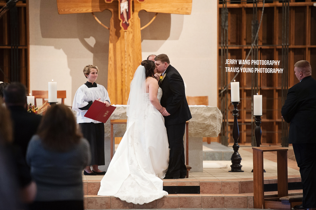 The kiss at the altar